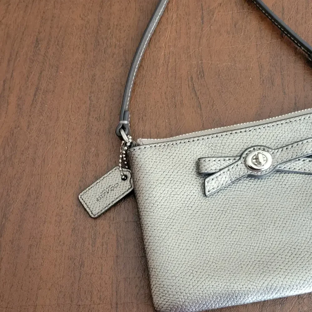 Coach Turnlock Small Wristlet with Bow Silver Gray Leather Wallet